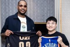Uzi分享与安东尼合影：开心见到甜瓜，期待共同运动打球