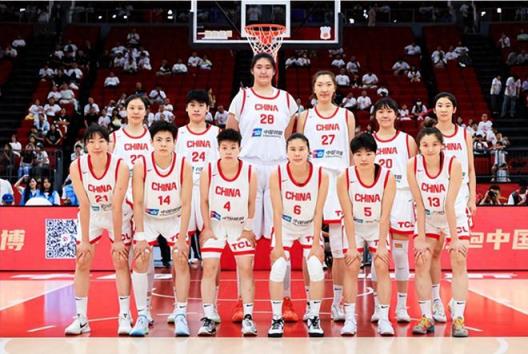 中国女篮大胜46分，一人全场仅得2分，球迷质疑缺乏进步