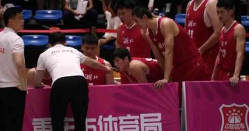 新疆男篮9分憾负，齐麟艾孜买提合力28+24难改败局