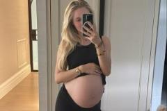 21岁杰拉德大女儿晒孕照，孩子即将出生