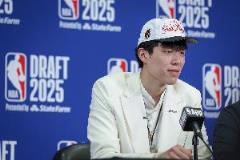 NBA官网杨瀚森简介：潜力新星，有望成为首发，模板参考戴德蒙、武切维奇和申京