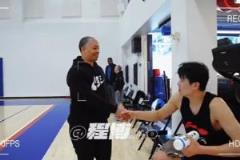 杨瀚森试训快船与卢指导握手约定“周一见”