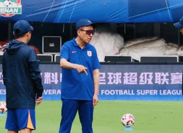 鲁媒：泰山换帅迫在眉睫，崔康熙违约金或超千万