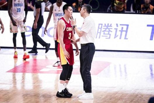 亚洲杯一夜风云突变！排名大乱，中国男篮喜讯：劲敌惨遭爆冷