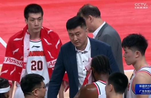 广东男篮锋线补强！任骏飞接班人CBA首秀14+7+4，杜锋重点培养