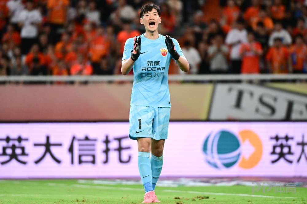 沪媒：颜骏凌神级表现如面镜子 清晰照出申花门将位置短板