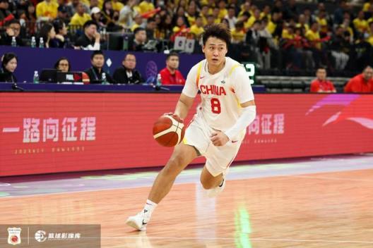 赵睿首节高效表现！2投2中罚球2中得6分1篮板