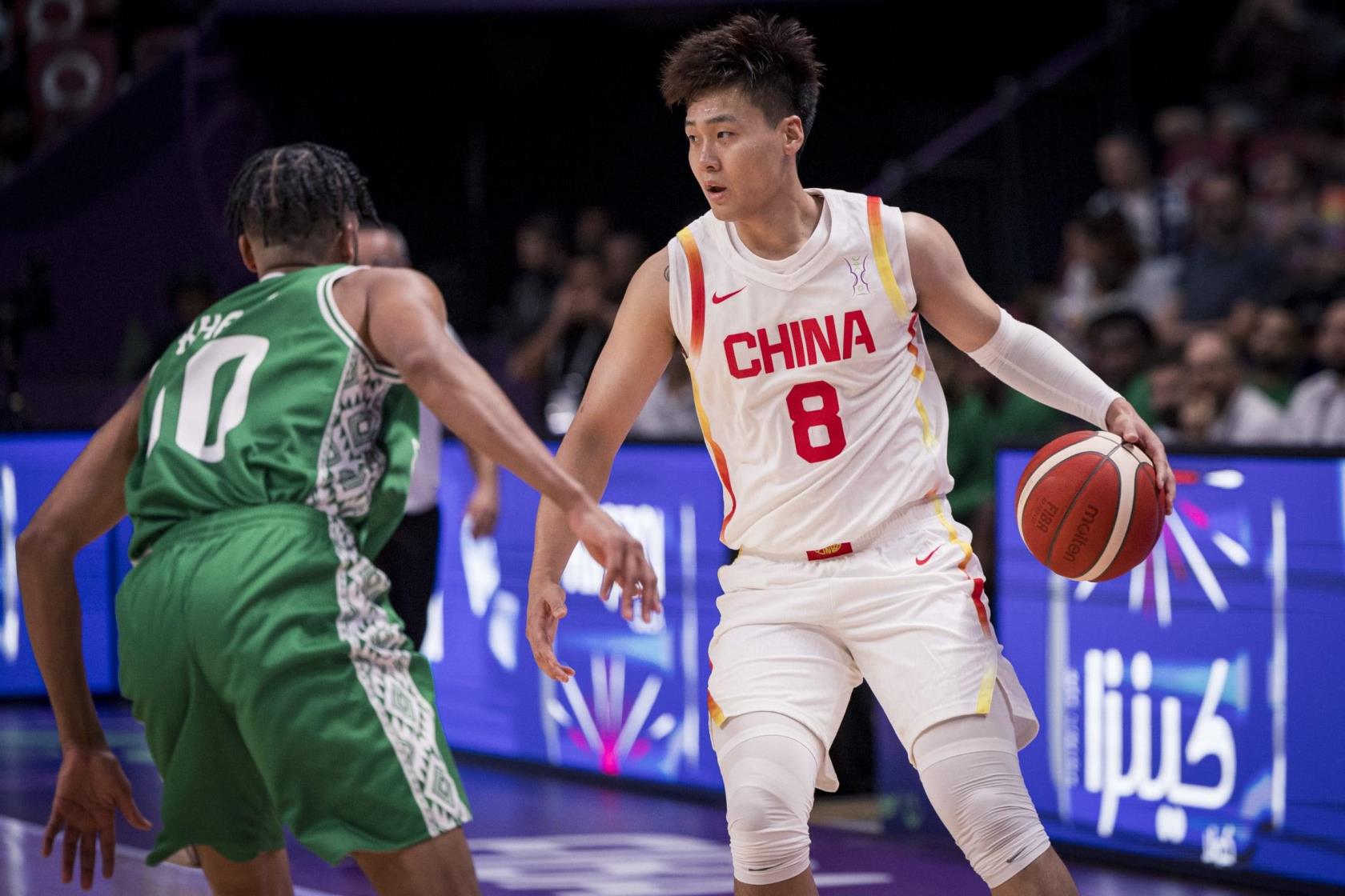中国队长赵睿15投9中砍下19分4板6助