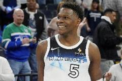 爱德华兹领到技犯将重赛 NBA官方撤销此前判罚