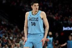 新秀遭点名！埃迪上半场6投1中仅得5分9篮板 防守端频繁被勇士针对
