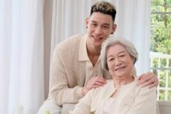 林书豪分享照片：妈妈放弃梦想，只为我实现自己的梦想❤️