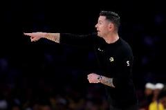 雷迪克教练在系列赛中被芬奇完爆，独行侠记者点评菜鸟赛季