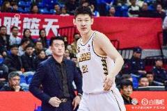 季孟年：广厦末节防守依旧强势，全程保持高水平 intensity