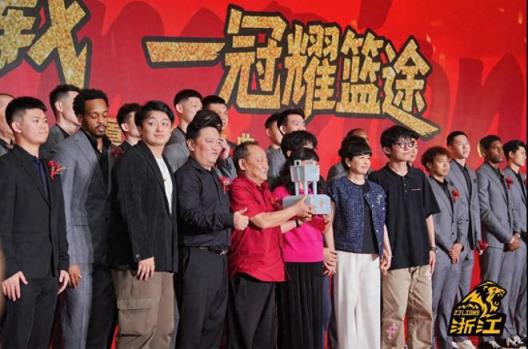 苏群透露球队欲转让 两位禁赛教练或入名人堂